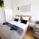 Gastein By Rockchair Apartments L Superhost Status L 2 Bedrooms Boxspringbeds 1,5 Bathrooms - Cozy Family & Business Flair Welcomes You!